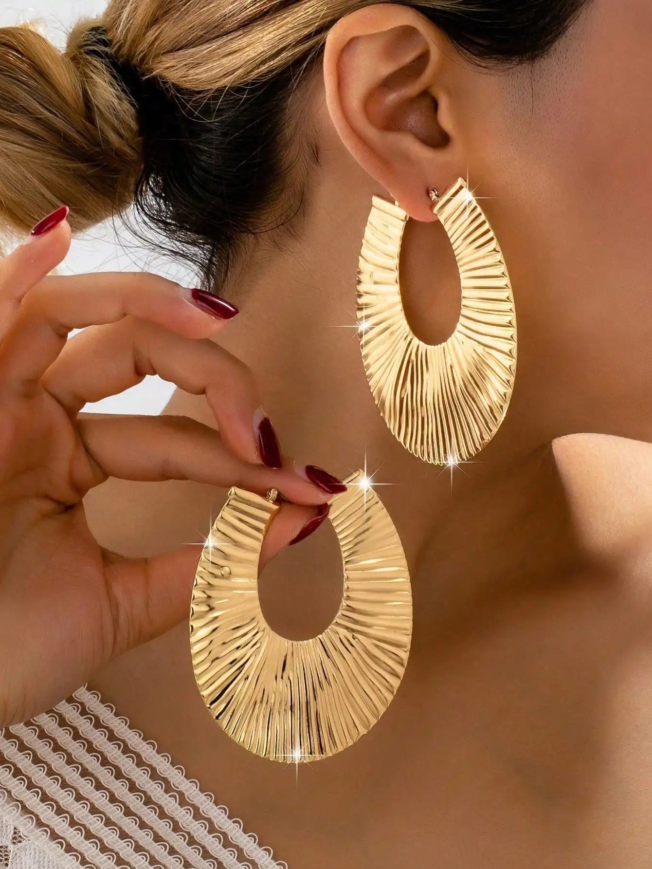 A Pair of Exaggerated, Trendy, Sexy, Fashionable, and Versatile Women&