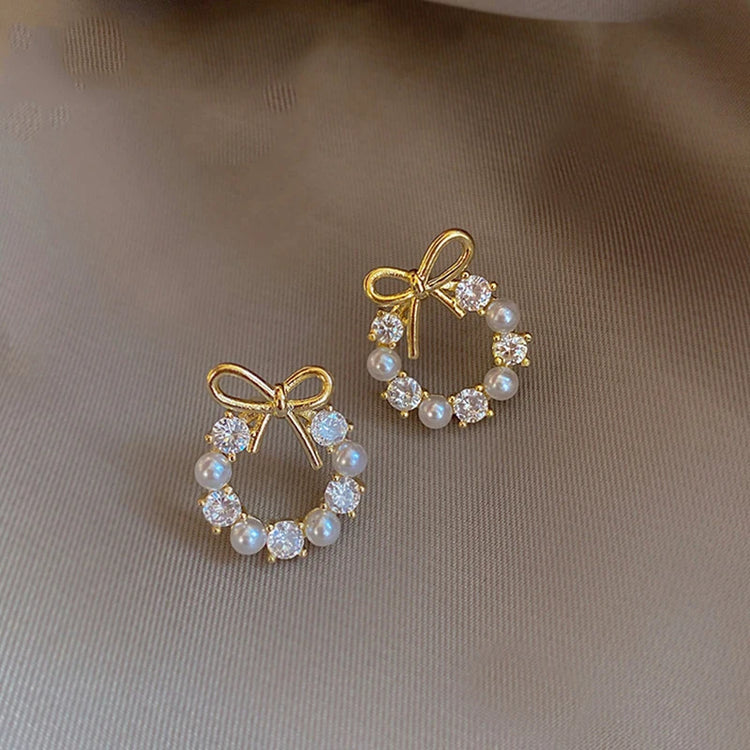 Round Wreath Bow Pearl Stud Earrings Elegant Trend Fashion Korean Women Jewelry Simple Pearl Stud Earrings Small Zircon Ear Clip Espiga Jewelry