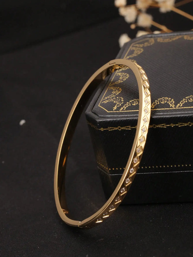 1 Piece of European and American Geometric Rhombus-Shaped Bracelet with Rhinestones, 18K Gold-Plated Women&