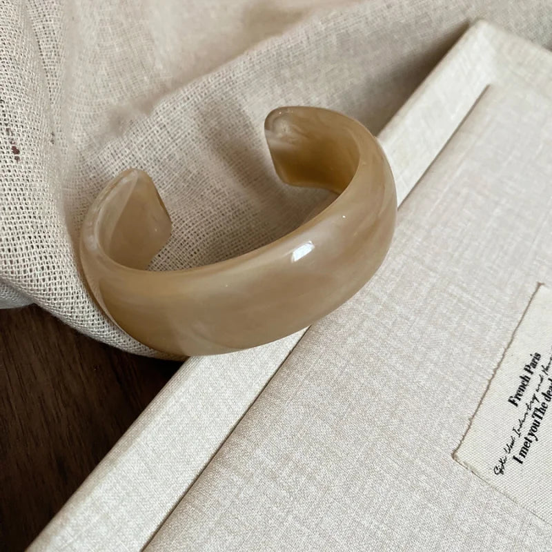 Smooth Round Acrylic Cuff Bangles for Women Vintage Exaggerated Jelly Color Smudging Bangle Wide Resin Bracelet Accessories M1 Espiga Jewelry