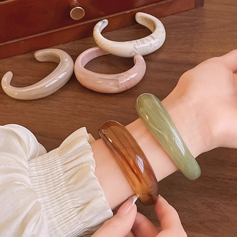 Smooth Round Acrylic Cuff Bangles for Women Vintage Exaggerated Jelly Color Smudging Bangle Wide Resin Bracelet Accessories M1 Espiga Jewelry