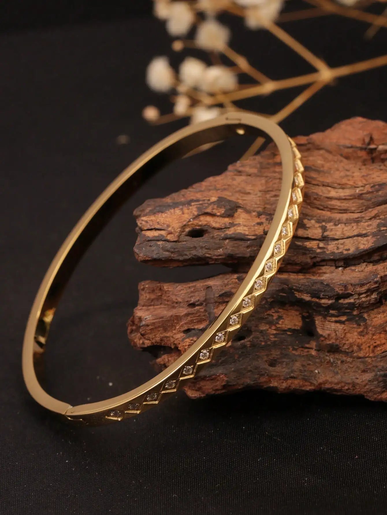 1 Piece of European and American Geometric Rhombus-Shaped Bracelet with Rhinestones, 18K Gold-Plated Women&